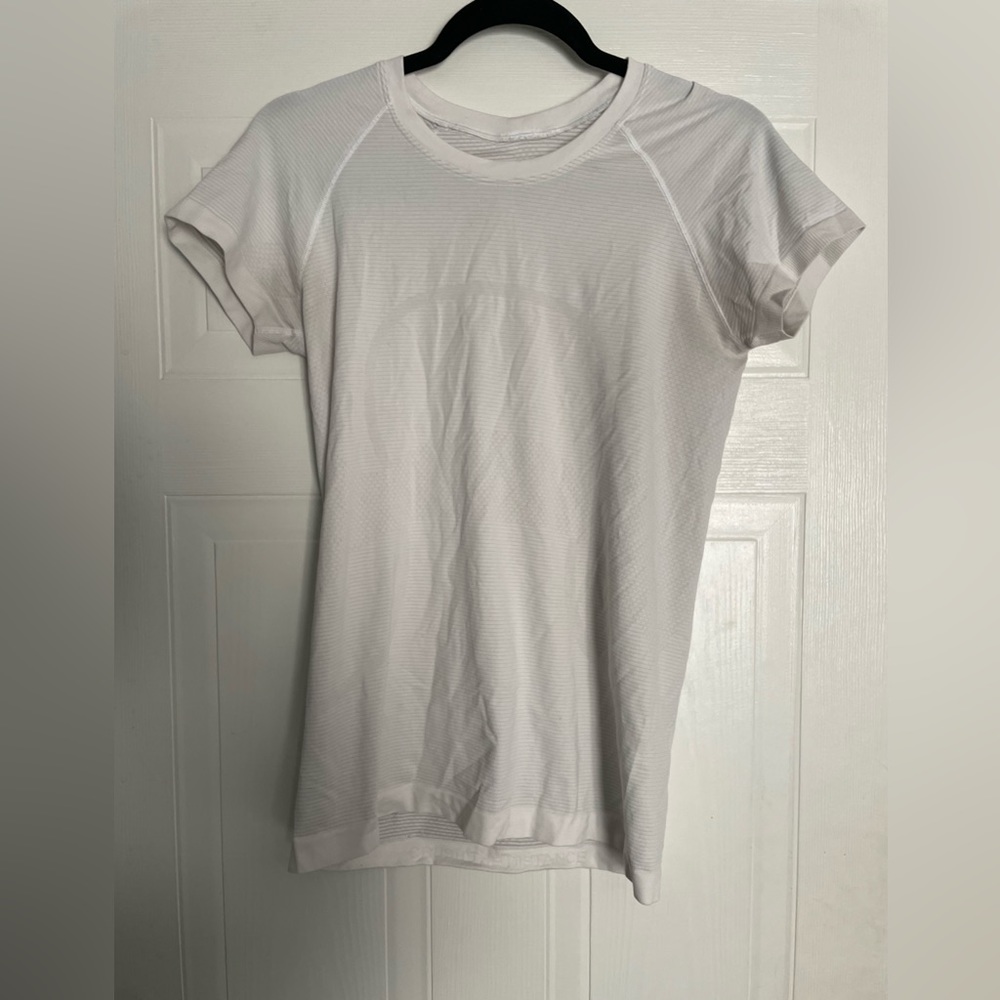 Luluelmon Swiftly Tech tee